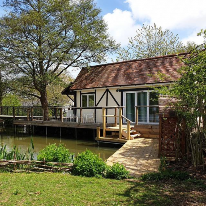 Tranquil Lakeside lodge