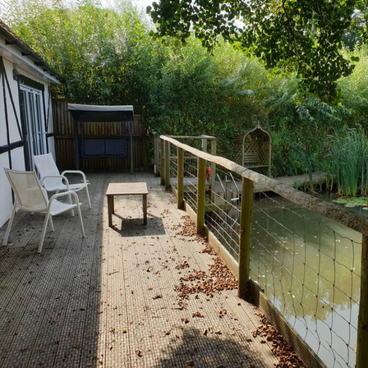 Tranquil Lakeside lodge
